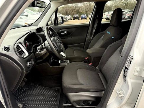 Used 2021 Jeep Renegade Latitude image 12