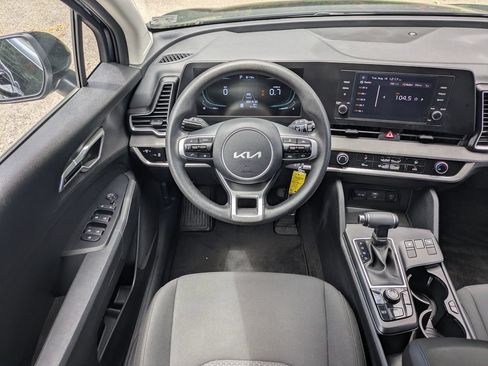 Used 2025 Kia Sportage LX AWD/4WD image 16