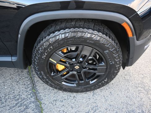 Used 2023 Rivian R1T Adventure image 22