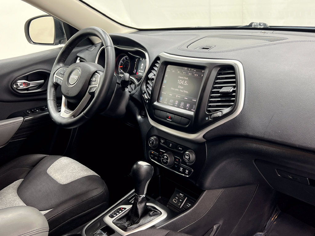 Used 2014 Jeep Cherokee Latitude FWD image 21
