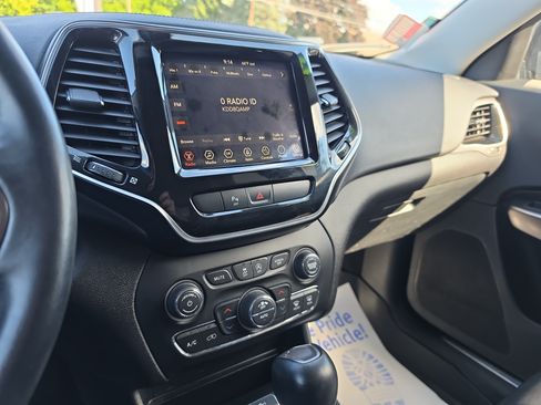Used 2019 Jeep Cherokee Limited AWD/4WD image 24