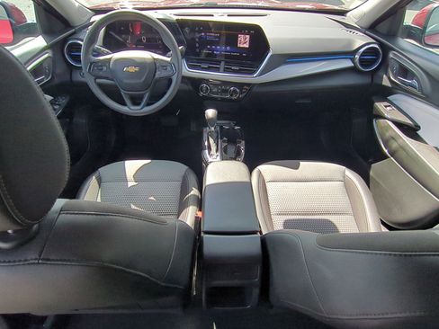 Used 2024 Chevrolet Trax LT image 28