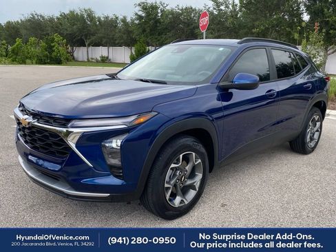 Used 2024 Chevrolet Trax LT FWD image 8
