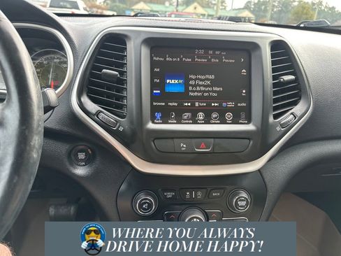 Used 2017 Jeep Cherokee Limited image 16