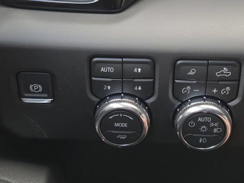 New 2026 GMC Sierra 2500 Denali w/ Technology Package AWD/4WD image 15