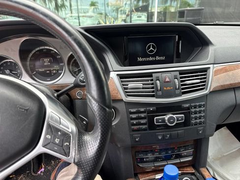 Used 2013 Mercedes-Benz E 350 Sedan image 4