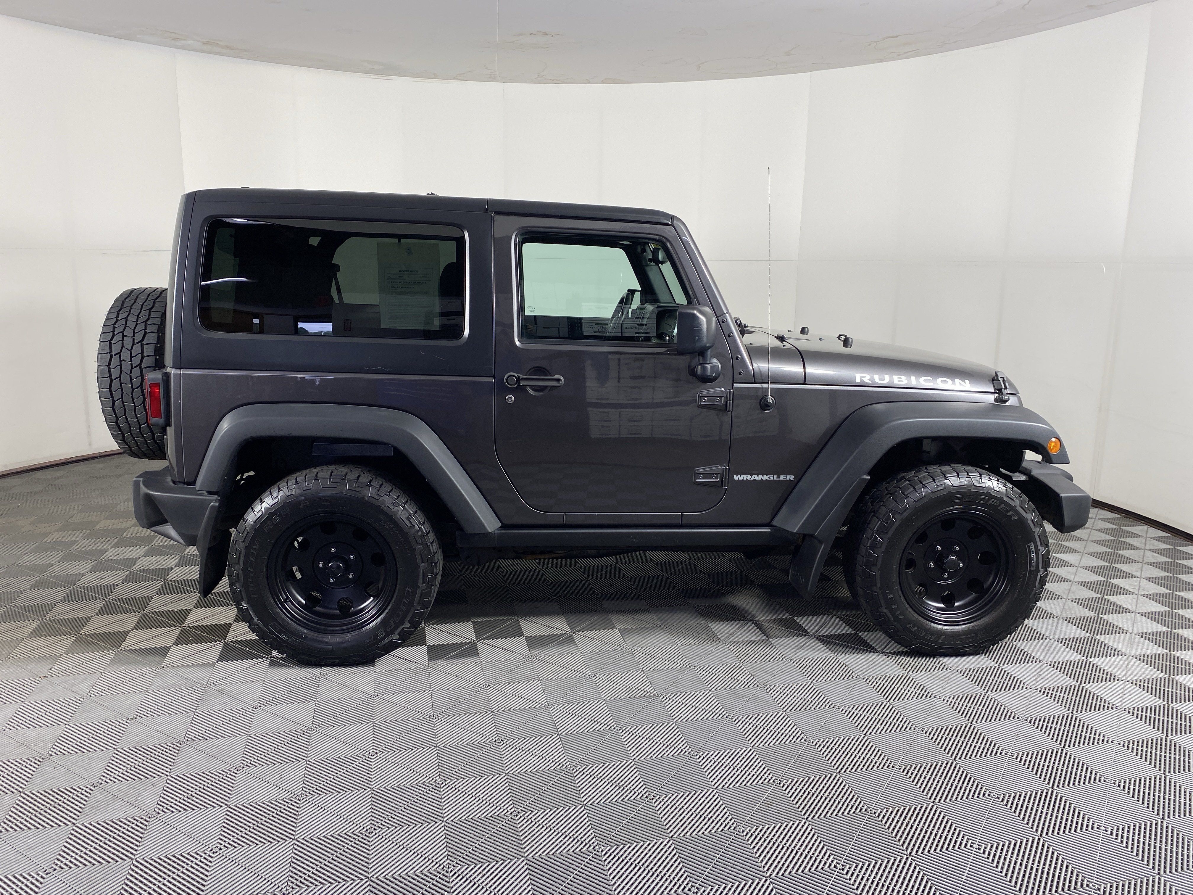 Used 2016 Jeep Wrangler Rubicon w/ Dual Top Group AWD/4WD image 4