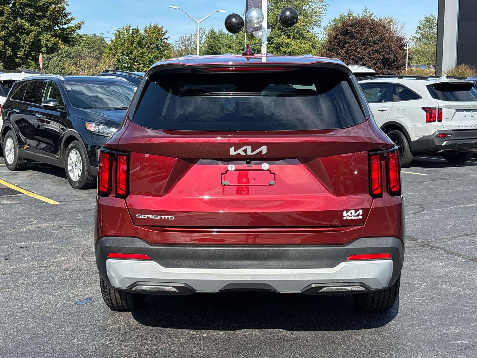 Used 2025 Kia Sorento LX FWD image 4