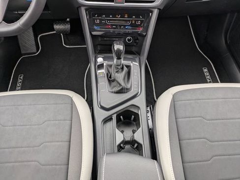New 2026 Volkswagen Taos SE FWD image 18