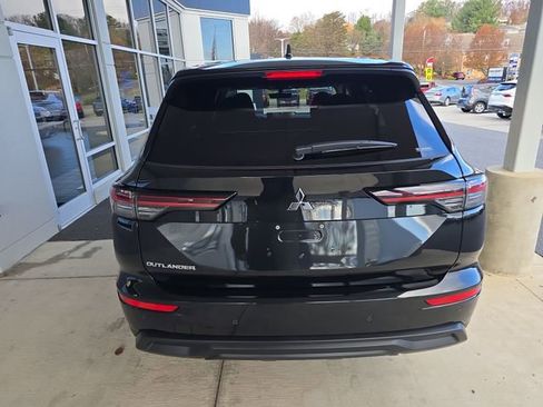 Used 2025 Mitsubishi Outlander ES AWD/4WD image 4