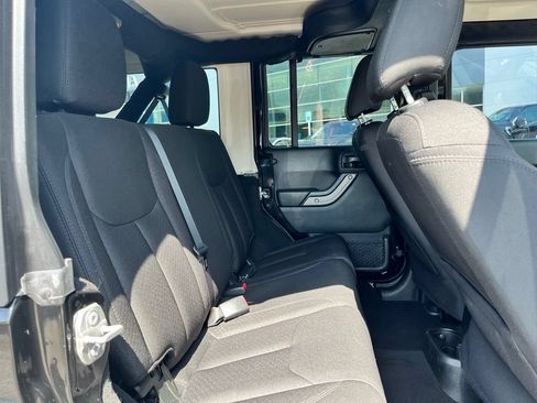 Used 2018 Jeep Wrangler Unlimited Sport S AWD/4WD image 8