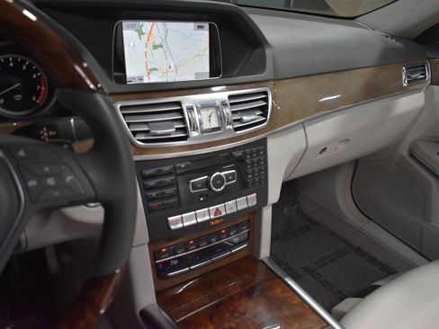 Used 2014 Mercedes-Benz E 350 Sedan image 28