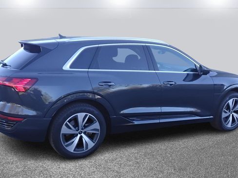 Certified 2024 Audi Q8 e-tron Premium Plus image 4