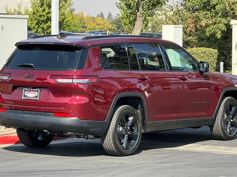 New 2025 Jeep Grand Cherokee L Altitude image 4