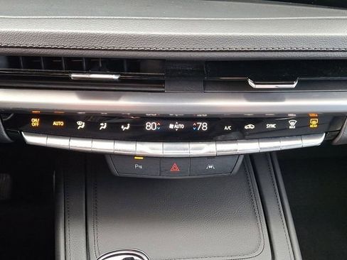 Used 2024 Cadillac XT4 Premium Luxury image 19