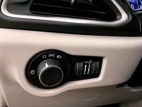 Used 2017 Chrysler Pacifica LX FWD image 31
