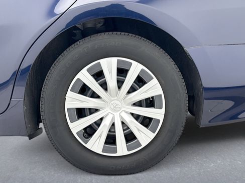 Used 2021 Toyota Camry LE image 22