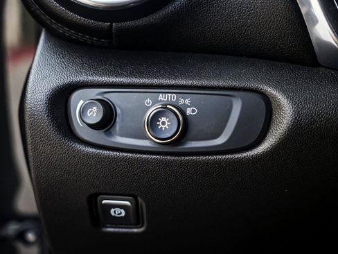 Used 2020 Chevrolet Blazer LT FWD image 19