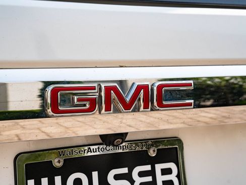 Used 2024 GMC Yukon SLT w/ SLT Luxury Package AWD/4WD image 18