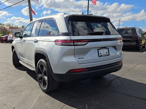 Certified 2024 Jeep Grand Cherokee Altitude image 28