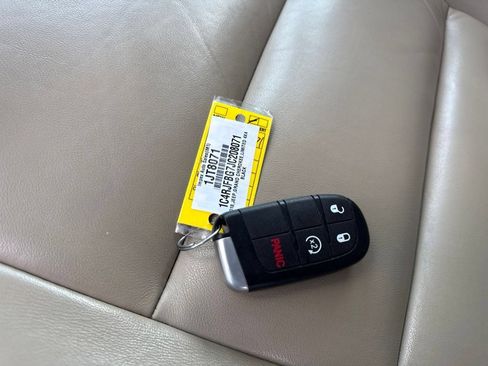 Used 2018 Jeep Grand Cherokee Limited AWD/4WD image 23