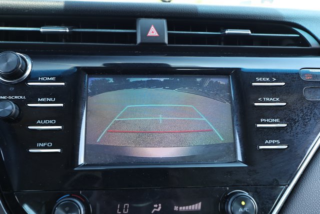 Used 2018 Toyota Camry SE FWD image 16