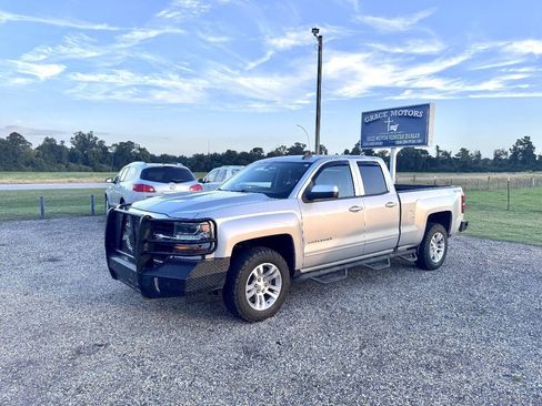Used 2018 Chevrolet Silverado 1500 LT w/ All Star Edition AWD/4WD image 2