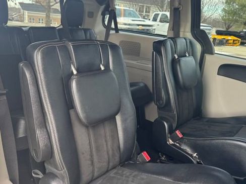 Used 2019 Dodge Grand Caravan SXT image 13