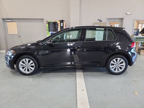 Used 2018 Volkswagen Golf SE image 1