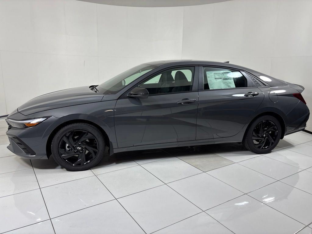 New 2026 Hyundai Elantra SEL Sport FWD image 2