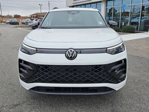 New 2026 Volkswagen Tiguan SE R-Line image 2
