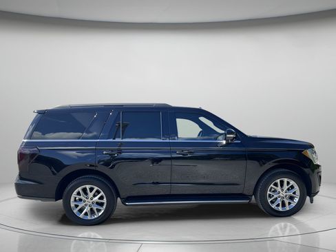 Used 2021 Ford Expedition XLT RWD image 2