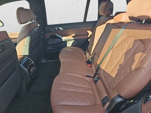 Used 2025 BMW X7 xDrive40i w/ M Sport Package image 16