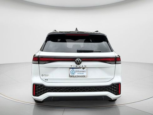 New 2026 Volkswagen Tiguan SE R-Line FWD image 6