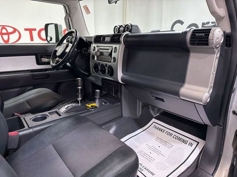Used 2008 Toyota FJ Cruiser 4WD image 7