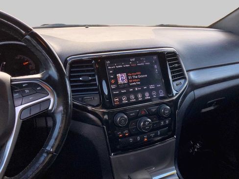 Used 2019 Jeep Grand Cherokee Altitude AWD/4WD image 7