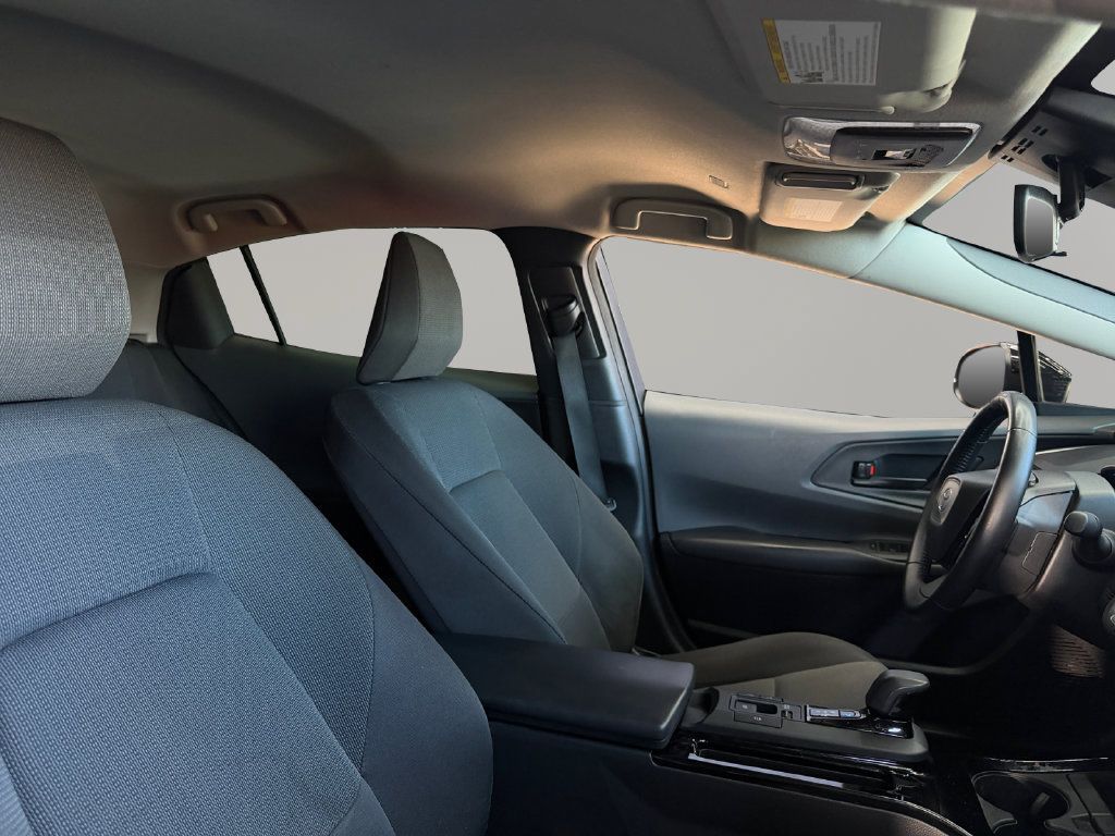 Used 2025 Toyota Prius LE FWD image 15