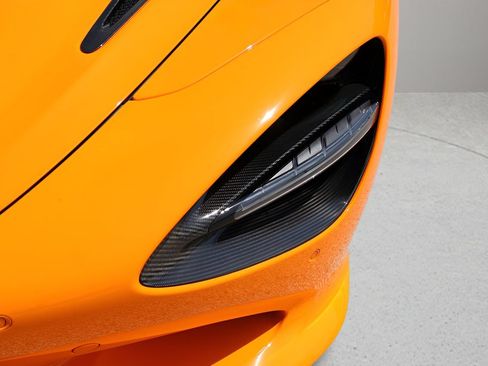 Used 2024 McLaren 750S Spider RWD image 10