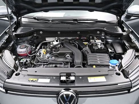 New 2026 Volkswagen Taos SE image 9