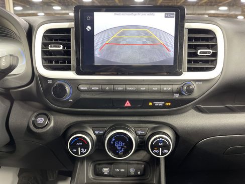 Used 2023 Hyundai Venue Limited w/ Cargo Package image 22