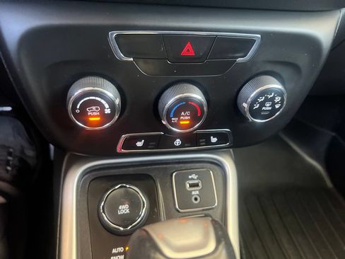 Used 2018 Jeep Compass Latitude w/ Cold Weather Group AWD/4WD image 56