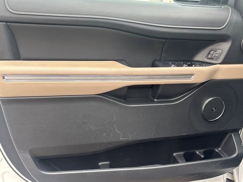 Used 2023 Ford Expedition Limited image 6