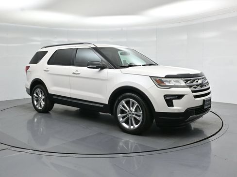Used 2018 Ford Explorer XLT w/ Equipment Group 202A FWD image 24