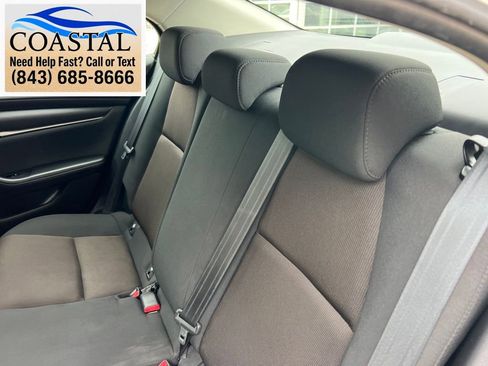 Used 2022 MAZDA MAZDA3 s FWD image 14