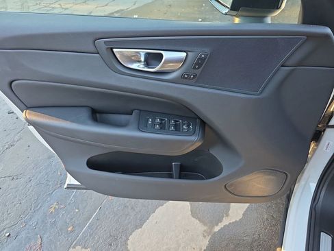 Certified 2025 Volvo XC60 B5 Plus image 36