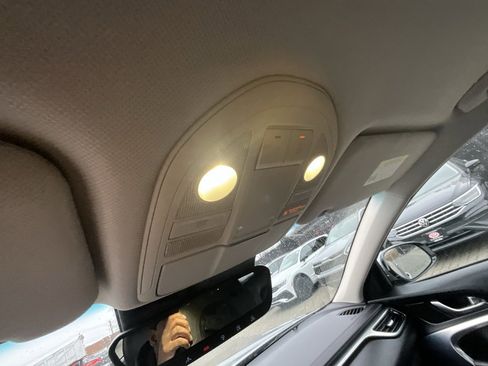 Used 2022 Genesis G70 2.0T image 19