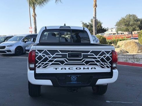Used 2020 Toyota Tacoma SR AWD/4WD image 8