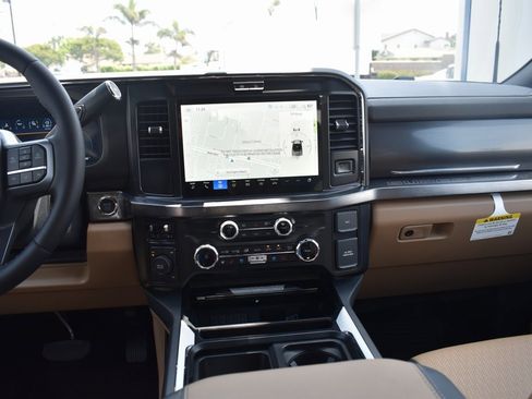 Used 2025 Ford F450 Lariat w/ FX4 Off-Road Package image 21