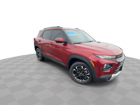 Used 2022 Chevrolet TrailBlazer LT w/ LPO, Blackout Package FWD image 2
