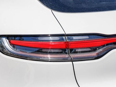 Used 2022 Porsche Macan AWD/4WD image 10
